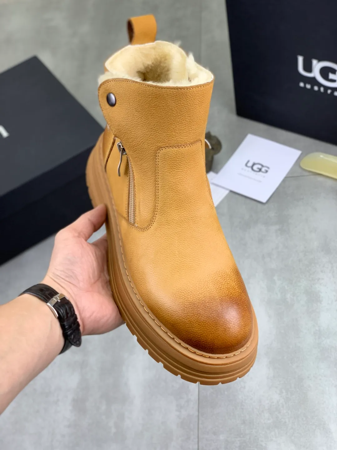 Men's men's shoes 💰P660 New arrival 🆕🆕🆕 IUGGI Men's British retro Martin boots Winter new men's outdoor hiking boots First layer of cowhide on the outside and wool on the inside Comfortable and warm Rubber sole sole Non-slip and firm Trendy and fashionable Casual and versatile Size: 38-44 (45 customized) Color: three colors